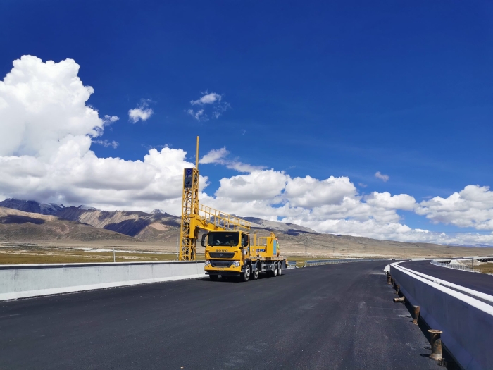 beats365官方唯一网站桥梁检测车助力雅安高速检修