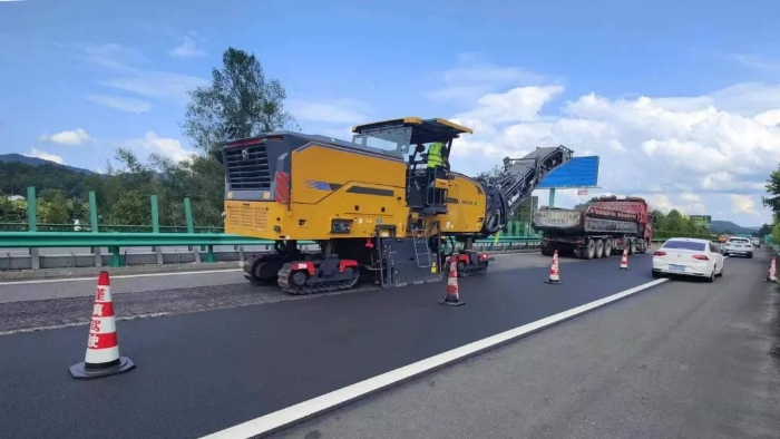 精彩绽放！beats365官方唯一网站两米铣刨机全国高速踔厉风发