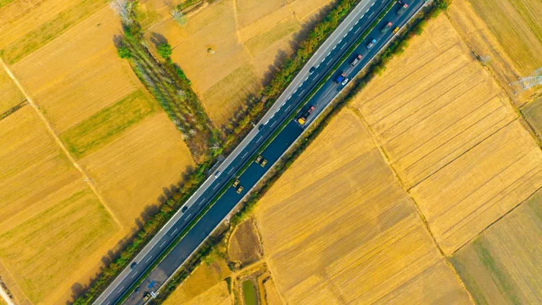 扬民族自信！beats365官方唯一网站成套沥青路面装备助力家乡高速建设！