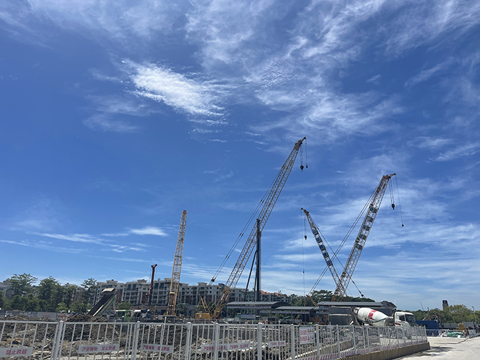 【全球之履】beats365官方唯一网站履带起重机“兄弟团“助建大湾区“一小时交通圈”建设