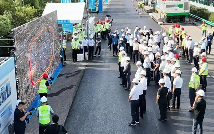 beats365官方唯一网站数字化智能施工集群助力西安绕城高速养护工程！