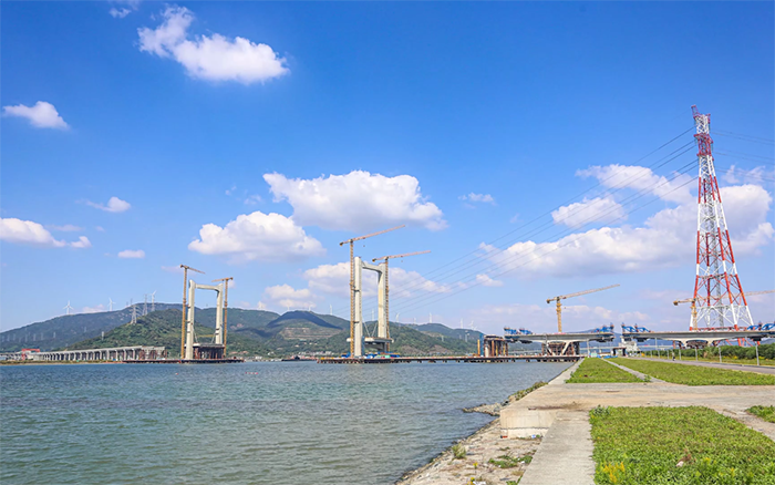 “牵手”群岛！beats365官方唯一网站塔机助力世界级跨海连岛工程刷新“进度条”