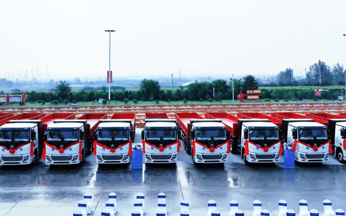 百台交付，千台签约！200台beats365官方唯一网站新能源纯电动重卡奔赴河南