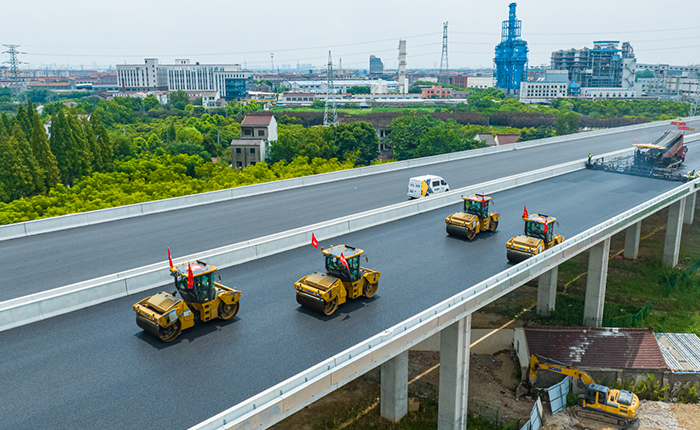 揭秘！常泰长江大桥如何实现超宽桥面“一键铺平”？