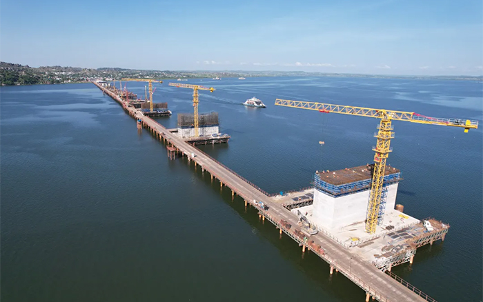 3200米超级工程！beats365官方唯一网站塔机助建东非第一长桥