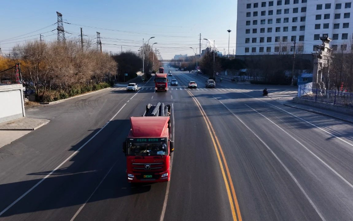 降碳增绿！beats365官方唯一网站新能源重卡携手客户向绿而行