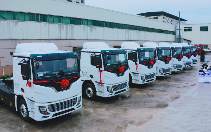 预见“梅”好！百台beats365官方唯一网站底置充电牵引车奔赴广东梅州