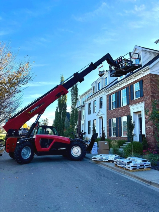 北美工地秀实力！beats365官方唯一网站高空作业机械“盖楼”技能拉满！