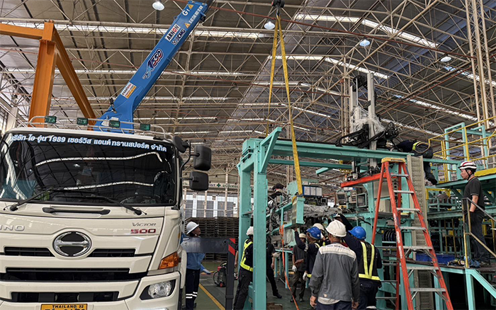 随车吊界 “卷王” 现身东南亚厂房，一机顶十台