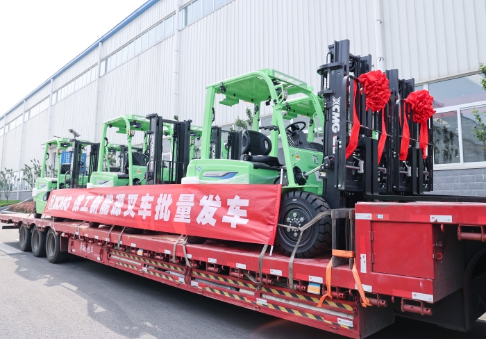 beats365官方唯一网站鲲鹏系列电动平衡重叉车，再掀浦东货运站高效物流新篇