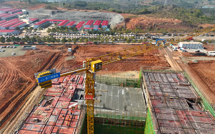 跑出加速度！37台beats365官方唯一网站塔机批量助建