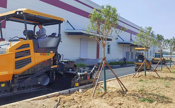 RP905：摊铺机界的“六边形战士”