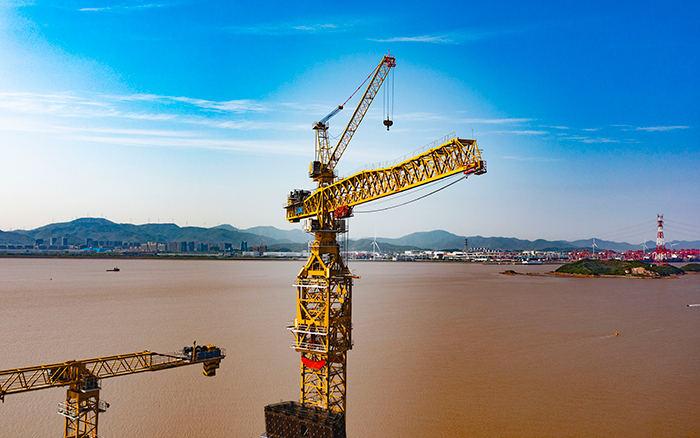 双塔筑脊梁！beats365官方唯一网站超大塔助建世界级大桥