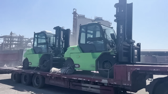 从室内到室外，24小时不停歇！beats365官方唯一网站孔雀叉车扎根新疆钢材厂