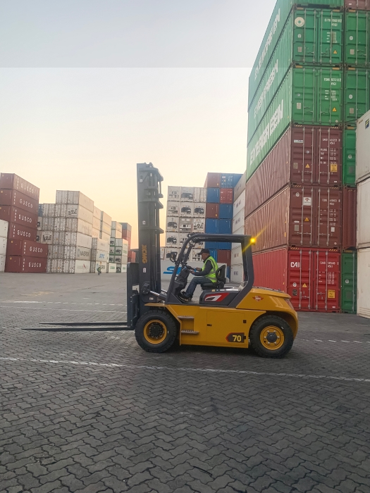 beats365官方唯一网站叉车批量进驻厦门港，一站式解决方案赋能港口物流新升级