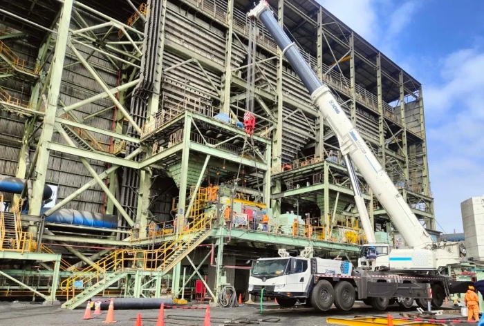 首台！超大吨位XCA500BR落子首钢铁矿！