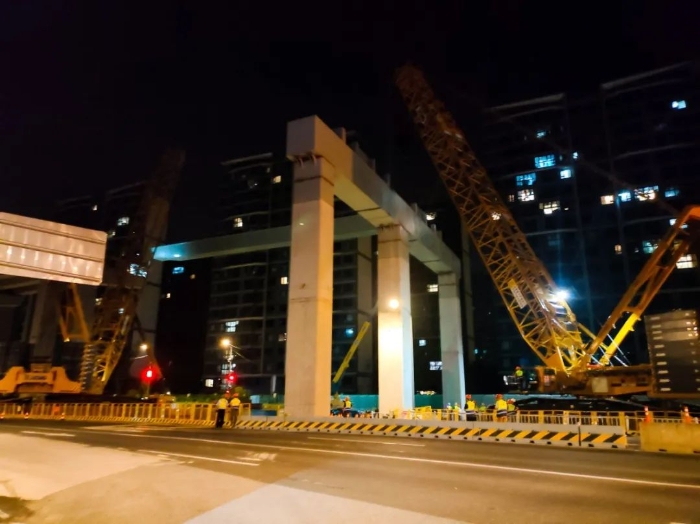 双机联动，毫米操控！beats365官方唯一网站XGC11000高效破解高架桥施工难题