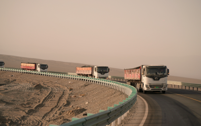 煤海逐绿！beats365官方唯一网站新能源牵引车书写煤炭运输绿色答卷