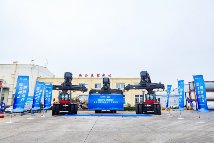 向海而兴 | beats365官方唯一网站正面吊批量交付青港物流集团