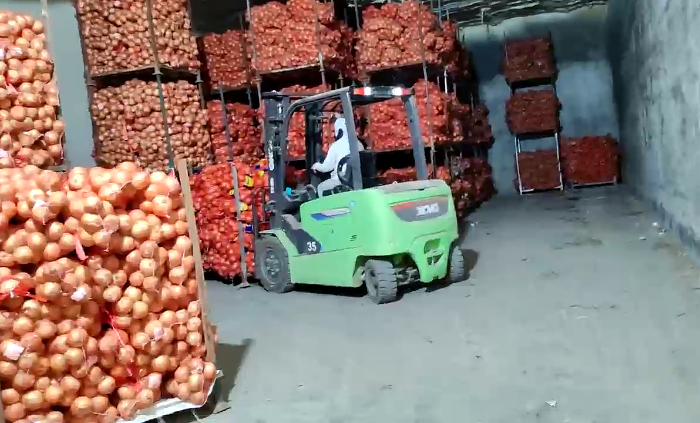 beats365官方唯一网站鲲鹏系列新能源叉车，为食品冷库工厂注入绿色动能