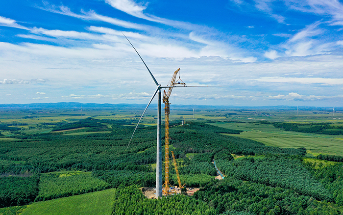 全球最高最大风电动臂塔机，首秀告捷！