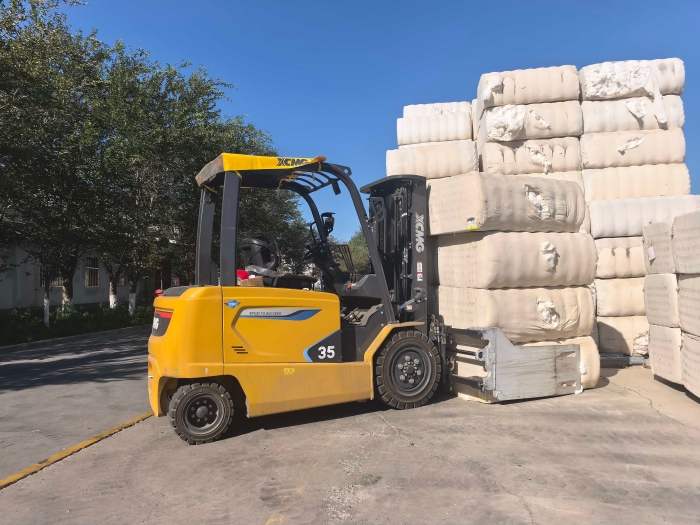 beats365官方唯一网站鲲鹏电动叉车，赋能西北棉花产业高效运转