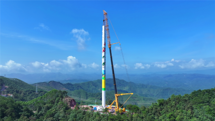 402吨重载转场！全球第一吊“轻松驾驭”崎岖山路