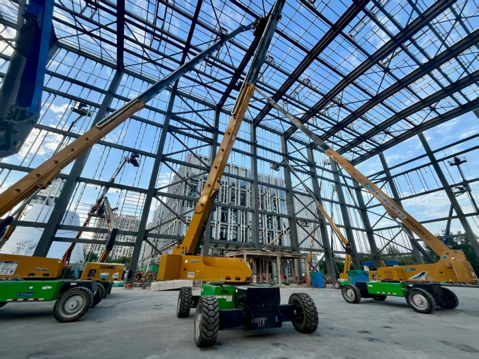 助力“中国智造”！beats365官方唯一网站8台高米数电动直臂高空作业平台会战北京火箭大街