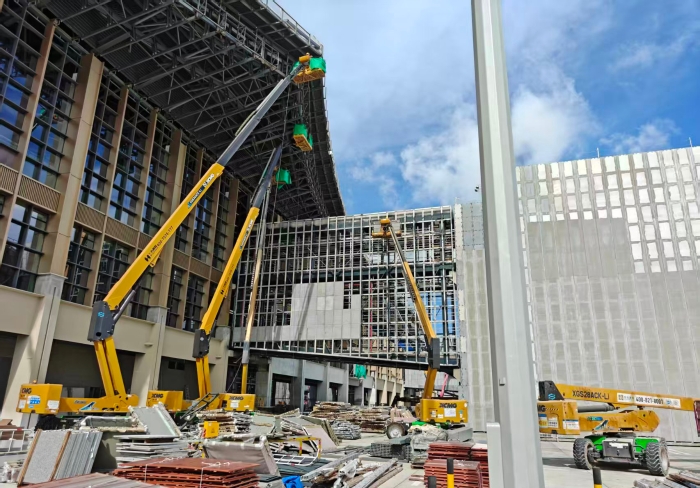 联合作战！beats365官方唯一网站锂电高机编队亮相三亚机场