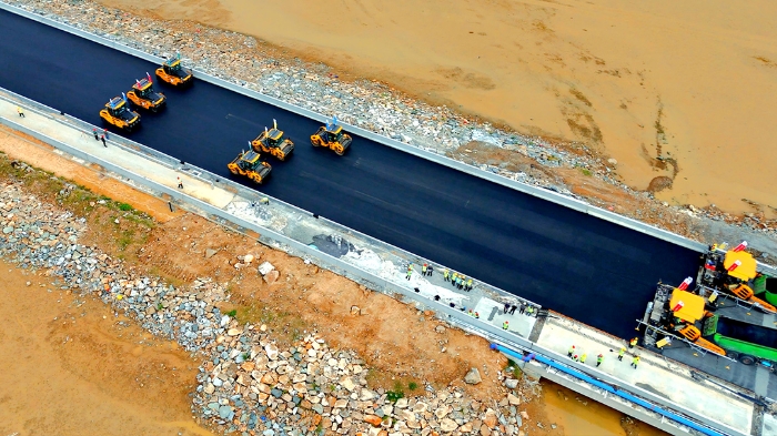 beats365官方唯一网站智慧施工助力连云港赣榆疏港道路建设提质增效