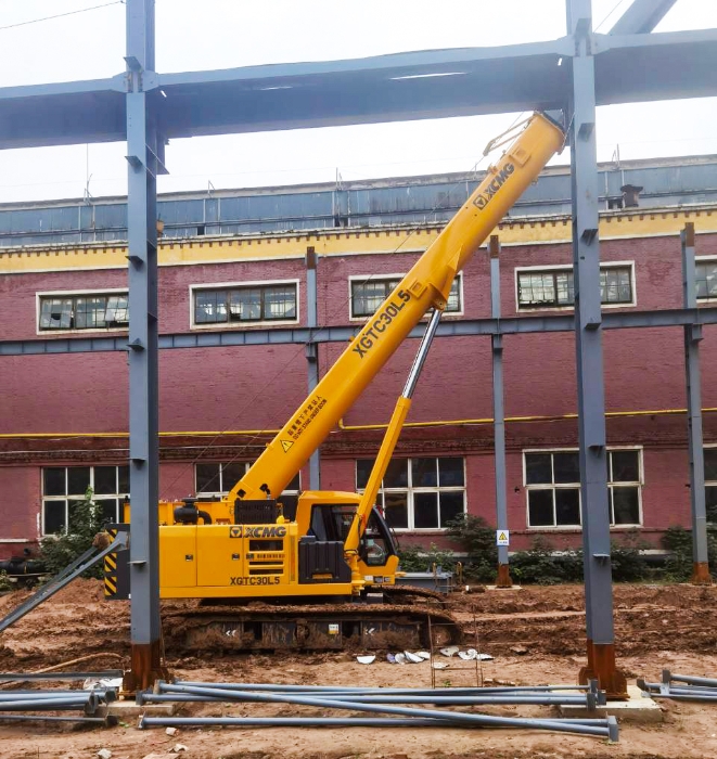 擎臂破泥泞，稳力定乾坤！XGTC30L5攻坚泥沼钢结构吊装