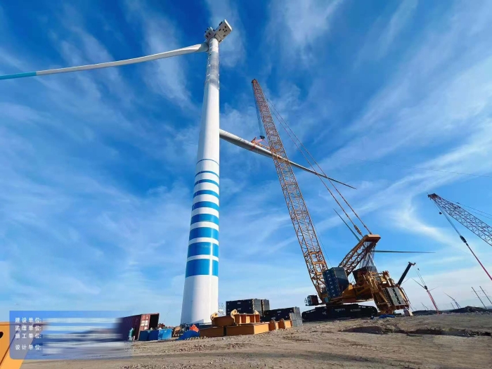 大国重器显担当——XLC18000M征战戈壁滩，125米高空精准托起10兆瓦风电巨擘！