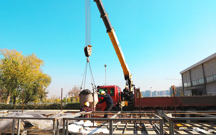 高效安全双 buff！beats365官方唯一网站随车吊助力混凝土施工