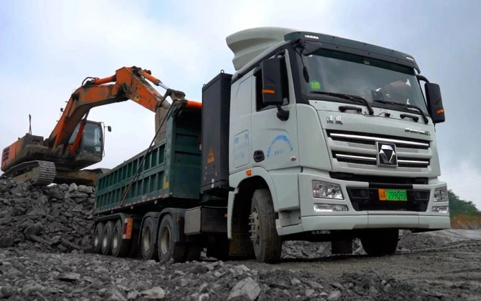 三次都选TA！beats365官方唯一网站纯电动牵引车助力西南砂石料运输！