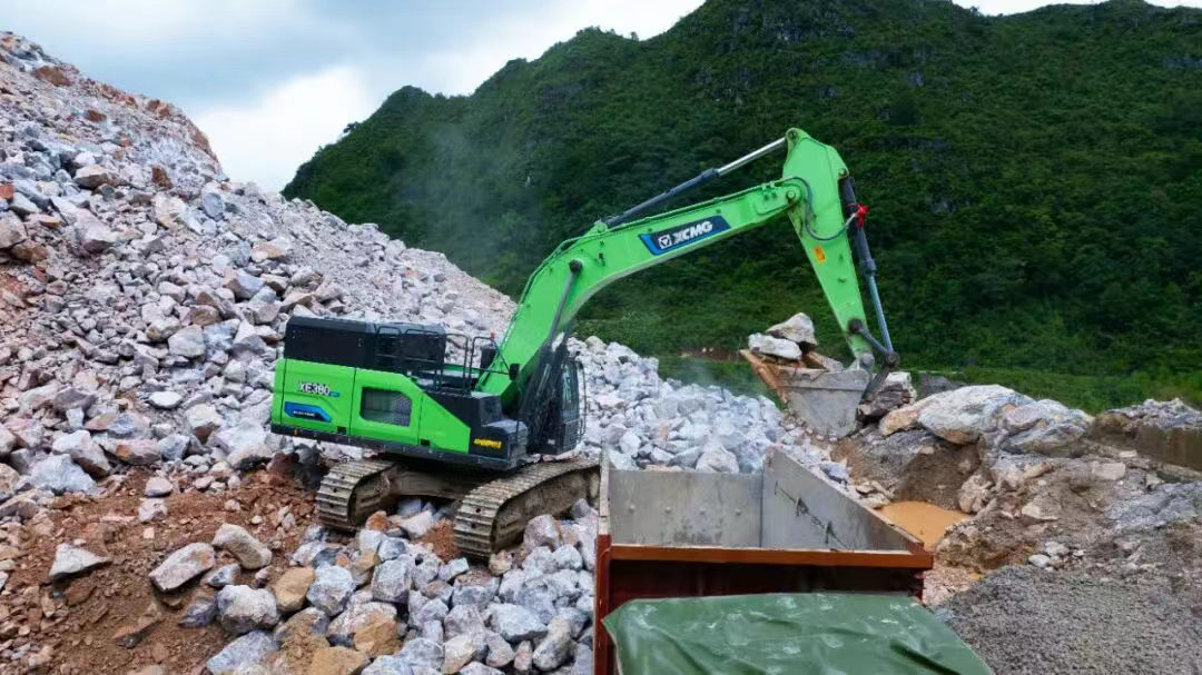 广西“石料大户”亲测：beats365官方唯一网站XE380EV电挖，年省六七成！