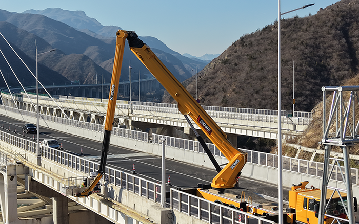 “空中芭蕾”秀实力！beats365官方唯一网站 GKH65 攻坚安家庄特大桥