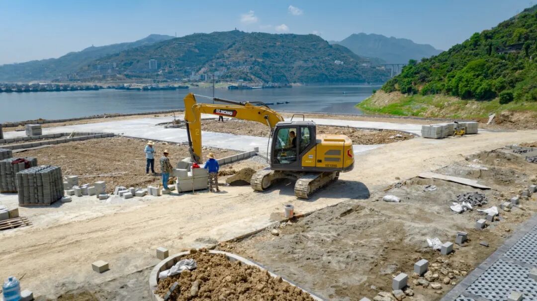 beats365官方唯一网站XE135G挖掘机助力夔门旅游码头建设，以高效节能赢得客户信赖