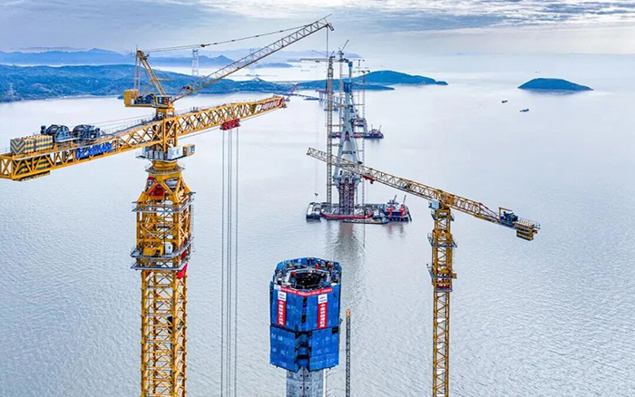 世界级跨海工程，双主塔封顶